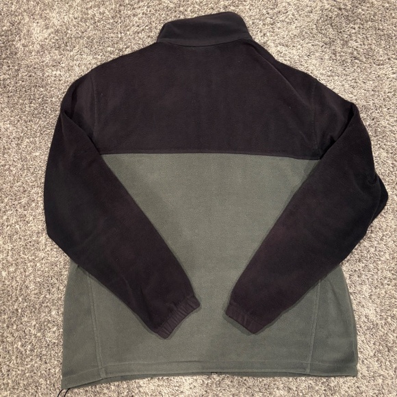 Vintage Columbia Grey and Black Fleece Jacket - Picture 2 of 3